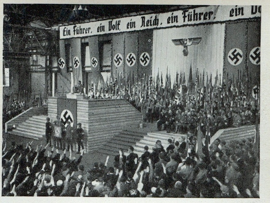 DER FUHRER LPRICHT IN GRAZ APRIL 1938