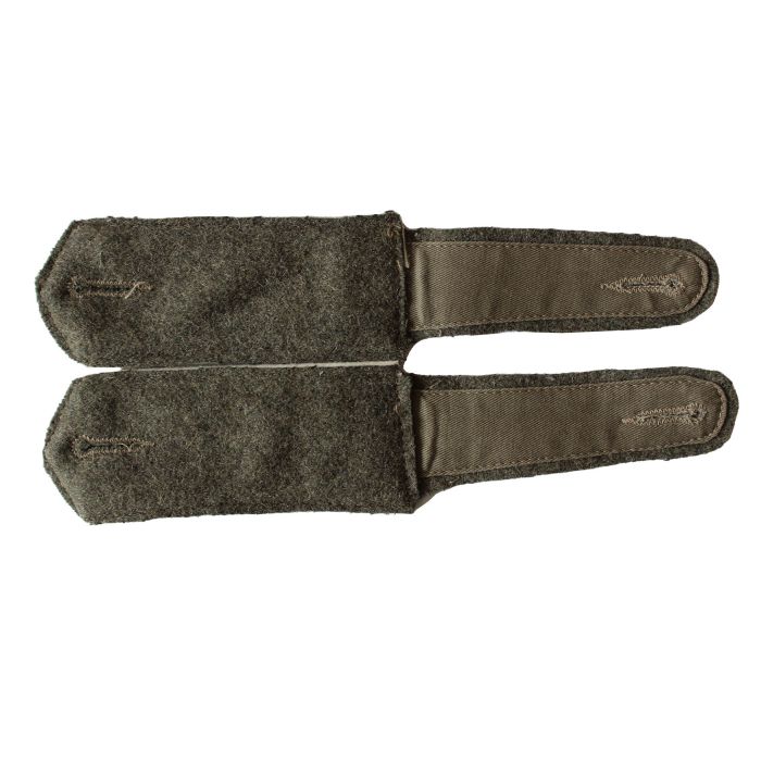 1 Paar WWI:Schulterklappen,graugrün mit weisser Paspol Mit Laschen 