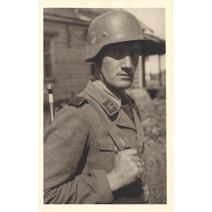 GERMAN SS OFFICER PHOTOGRAPH - WW2 - Militarytour.com