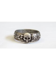 GERMAN SS OFFICERS HONOR RING WITH DEATH HEAD