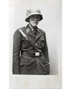 VINTAGE GERMAN WWII PHOTOGRAPH OF SS-DEUTSCHLAND OFFICER