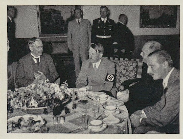 DER ENGLISCHE MINISTERPRASIDENT BEIM FUHRER AUF DEM OBERFALZBERG AM 5.SEPTEMBER 1938 CIGARETTE CARD
