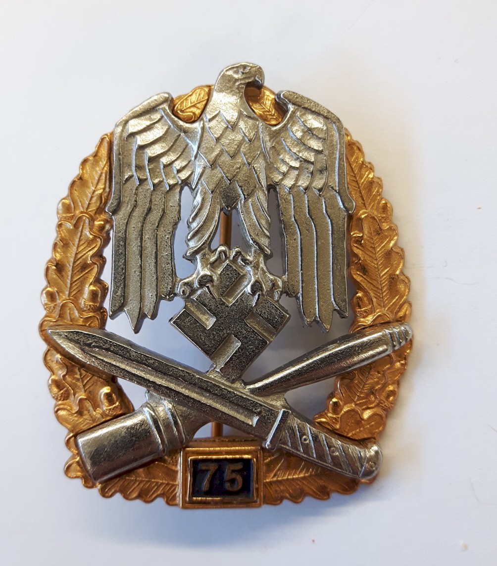 GENERAL ASSAULT BADGE 75 ACTIONS - GOLD & SILVER