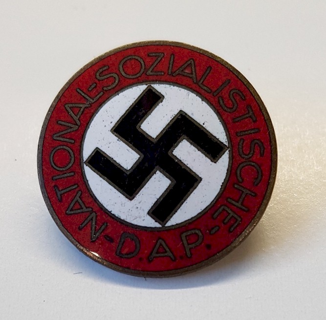 GERMAN NSDAP MEMBERSHIP PARTY BADGE RZM M1/157