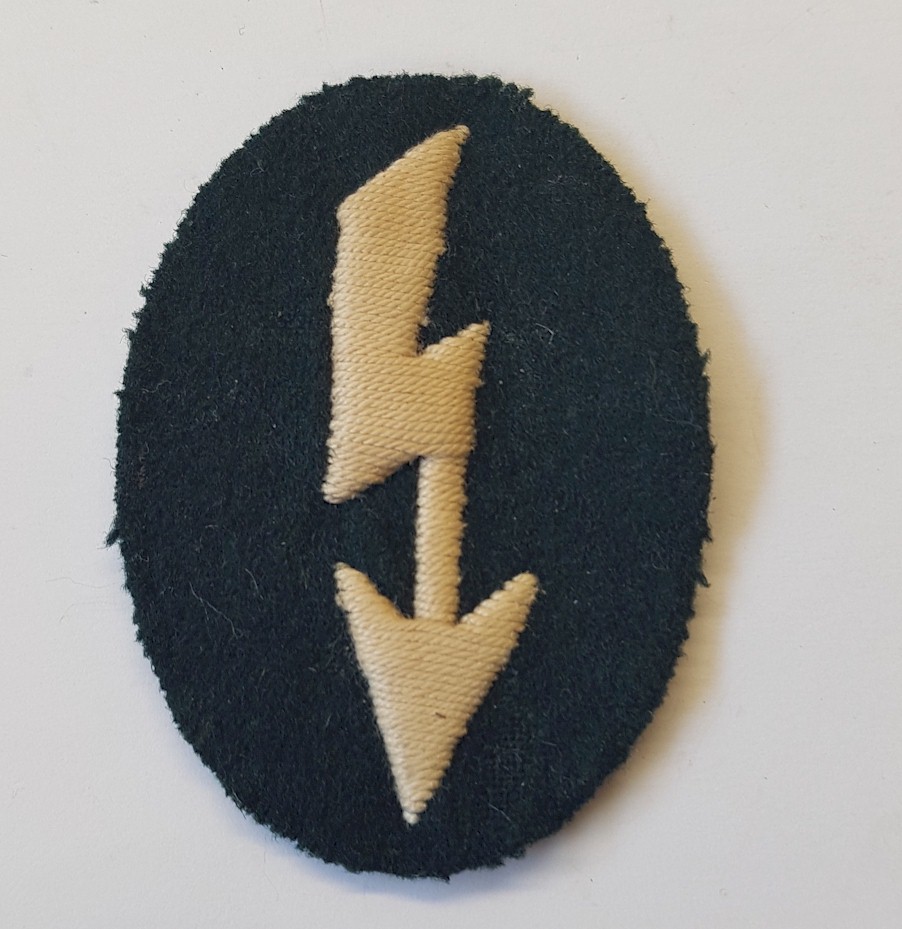 GERMAN SIGNALS OPERATOR WITH INFANTRY UNIT TRADE PATCH