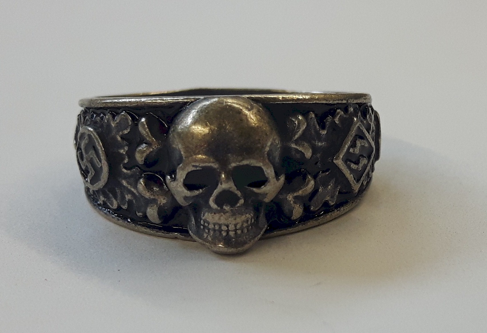 GERMAN SS RING WITH OAK LEAVES 