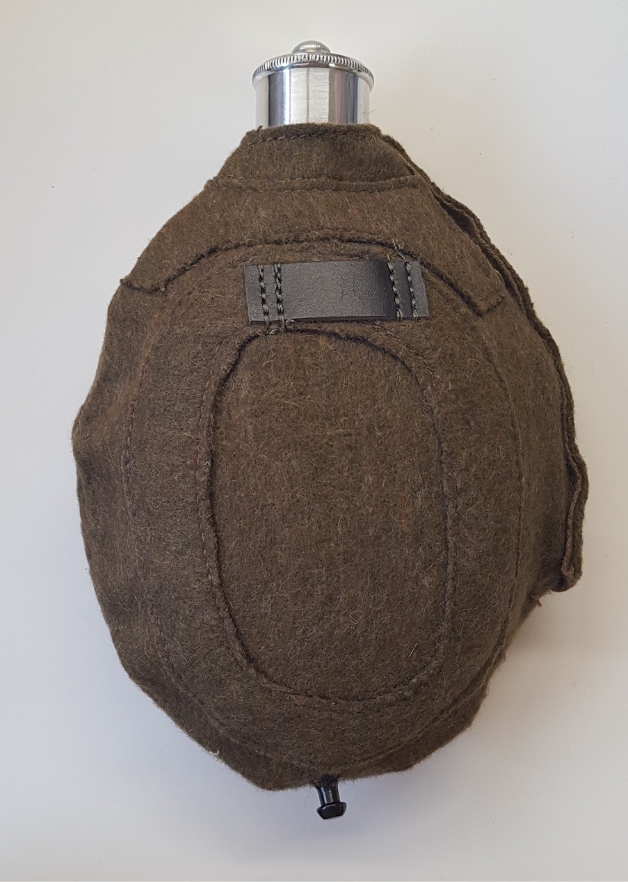 GERMAN STANDARD CANTEEN WITH COVER
