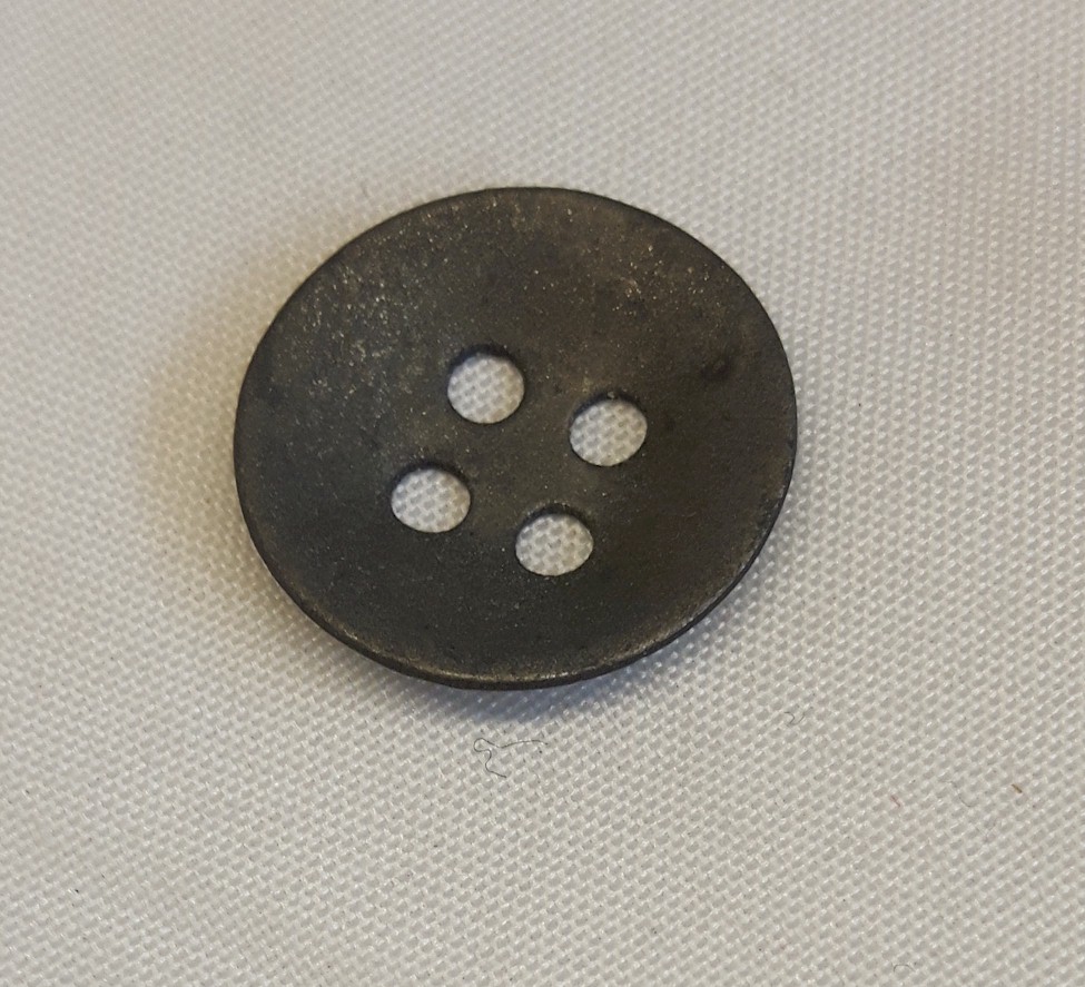 GERMAN WW2 METAL DISH SHIRT AND TROUSER BUTTONS 17MM