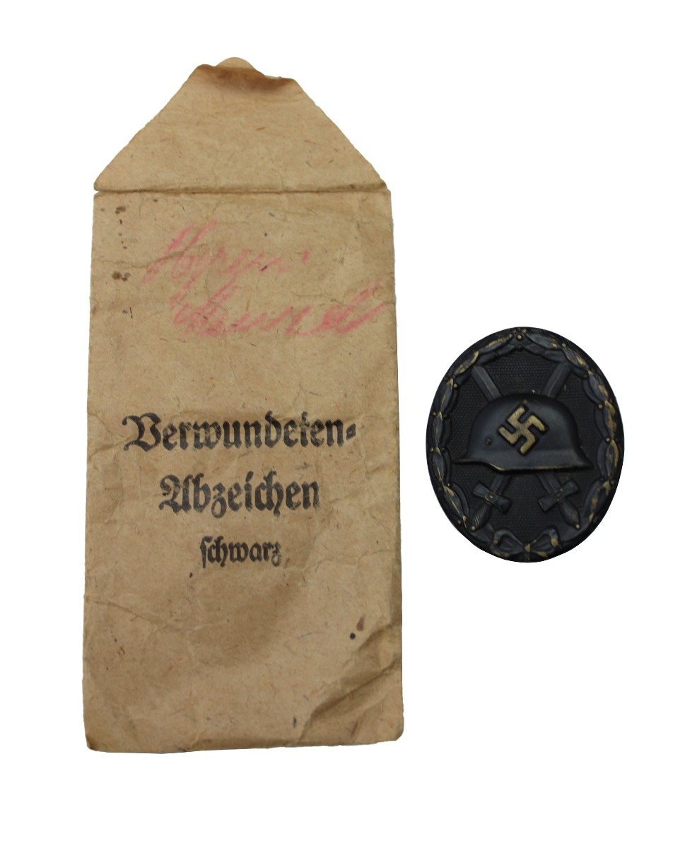 GERMAN WW2 BLACK WOUND BADGE WITH PAPER ISSUE ENVELOPE 