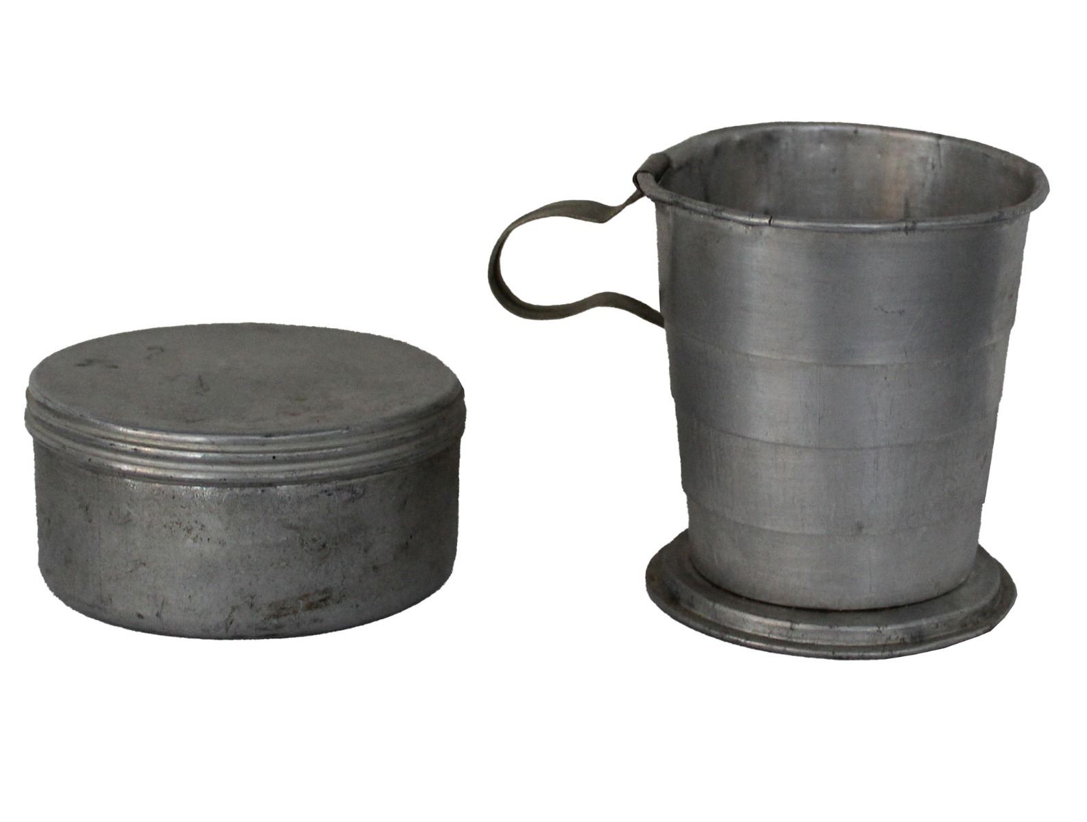 WW2 CANADIAN COLLAPSIBLE METAL CUP WITH HANDLE AND LID