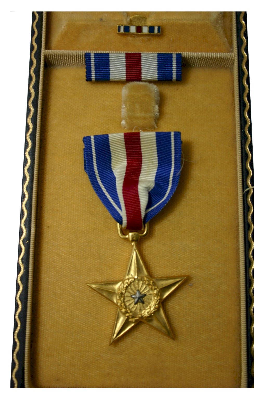 U.S. WW2 SILVER STAR MEDAL IN CASE