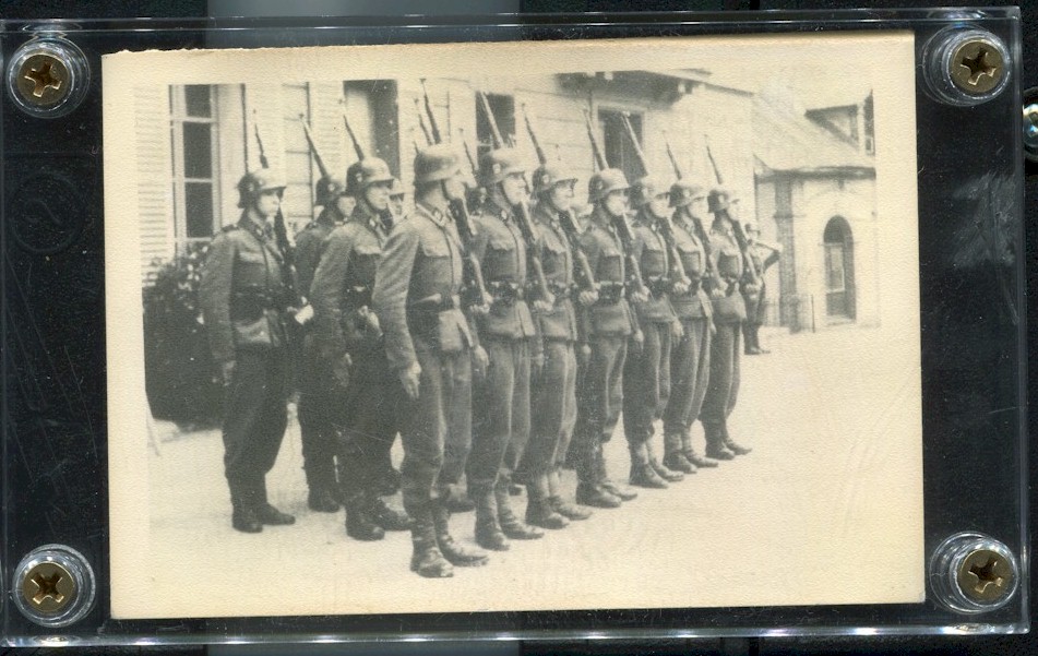 SS GERMAN WW2 PHOTO WITH SOLDIERS STANDING AT ATTENTION WITH K98 RIFFLES