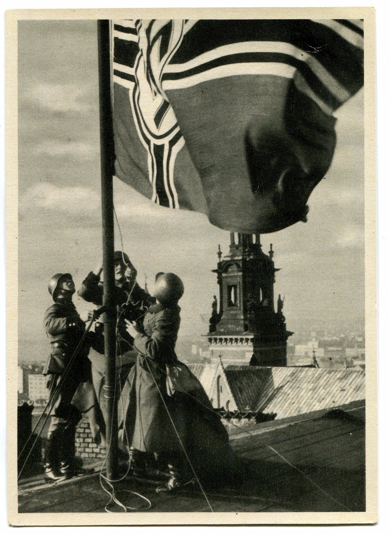 SS POST CARD POLICE IN POLAND"GERMAN POLICE HOIST THE REICHS SERVICE FLAG OVER THE CASTLE IN KRAKAU"