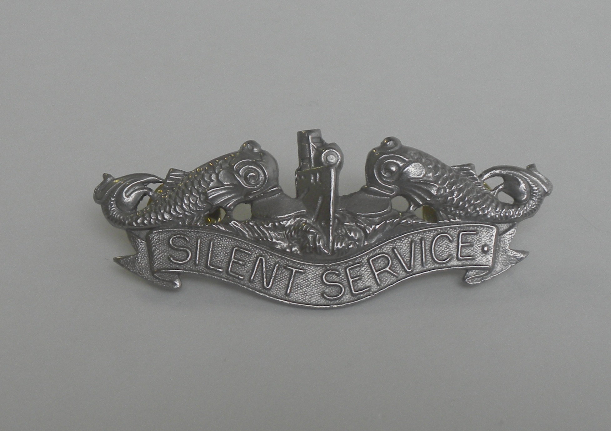 AMERICAN WW2 NAVY SUBMARINE SERVICE BADGE WITH SILENT SERVICE RIBBON
