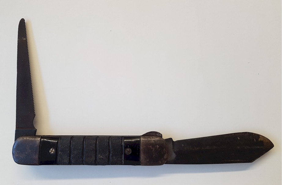 US PILOTS FOLDING SURVIVAL KNIFE WITH SAW BLADE C-1