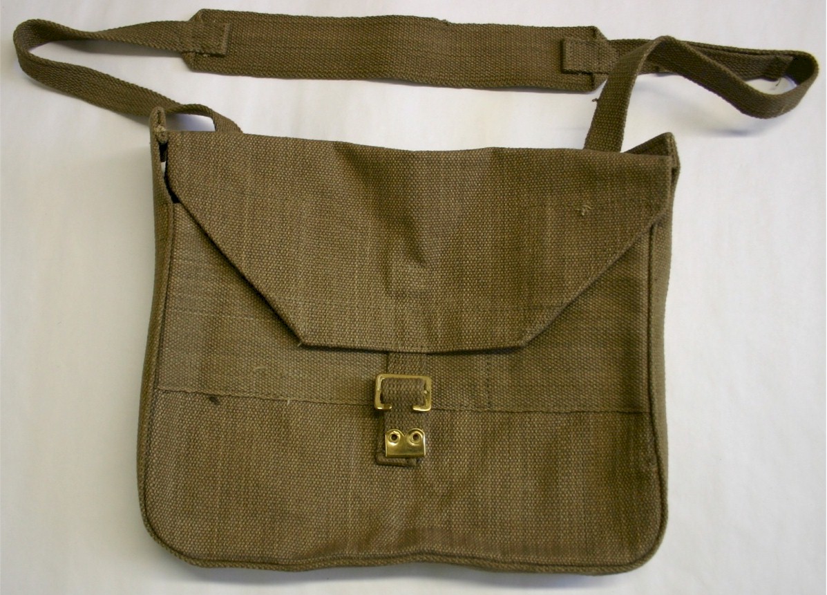 BRITISH OFFICERS P-37 VALICE BAG WITH CARRY STRAP WWII